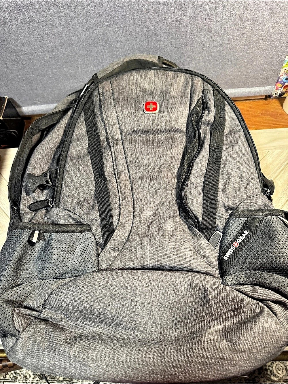 SwissGear 1900 ScanSmart Laptop Backpack Gray & Black